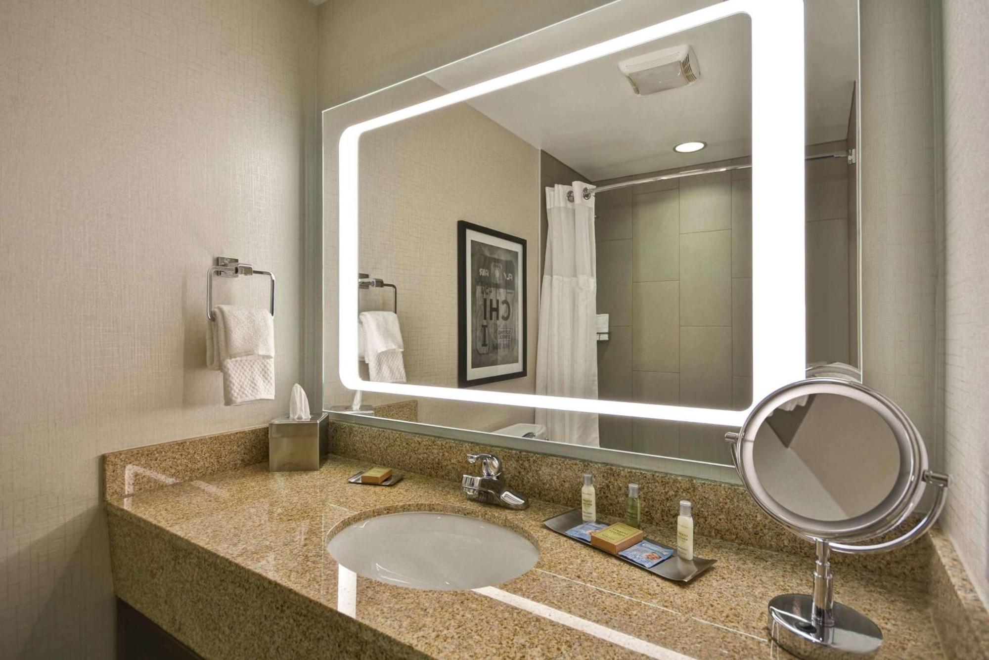 Doubletree By Hilton Chicago Midway Airport, Il Hotel Bedford Park Exterior photo